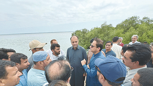 Mayor criticises Centre&rsquo;s lack of contribution to Karachi&rsquo;s uplift