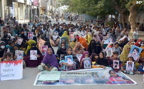 Family members of &lsquo;missing persons&rsquo; in Quetta stage sit-in