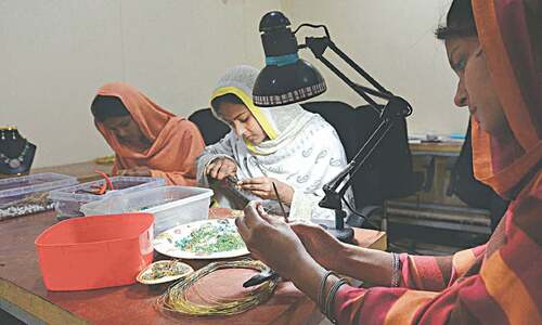Govt to boost gems sector with reforms, industry status