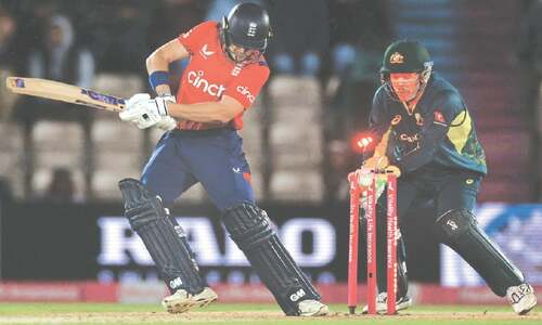 Head, Zampa star as Australia beat England in first T20