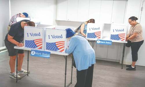 Three states cast first early votes  in US election