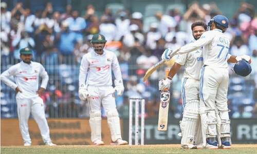 India hold upper hand despite spirited Bangladesh chase