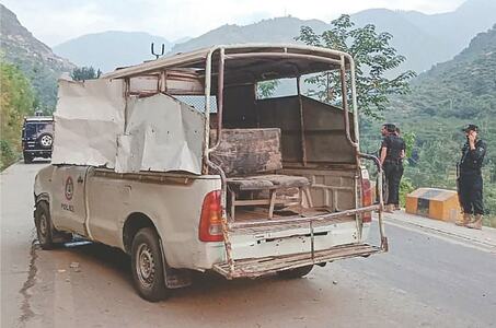 Cop martyred as diplomatic convoy comes under attack in Swat Cop martyred as diplomatic convoy comes under attack in Swat