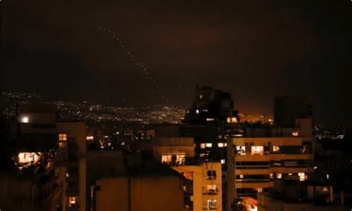 ایران کا اسرائیل پر بیلسٹک میزائلوں سے حملہ، امریکا صہیونی ریاست کی مدد کو تیار