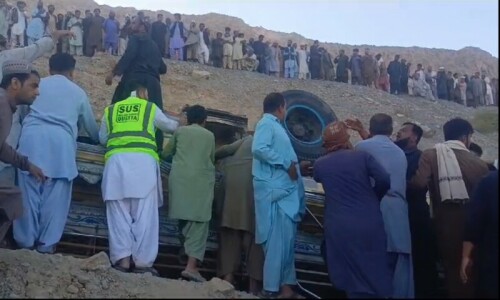 7 dead, 19 injured in Quetta bus accident: officials 7 dead, 19 injured in Quetta bus accident: officials