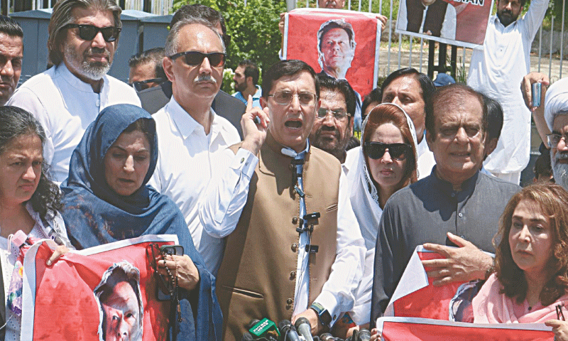 PTI &lsquo;loses faith&rsquo; in seven MNAs, claims &lsquo;contact&rsquo; with two govt members
