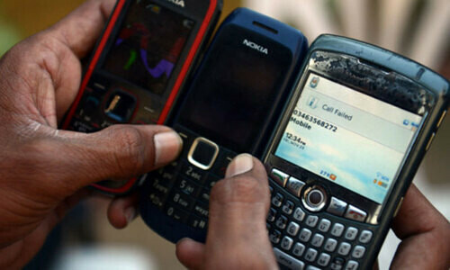 Two mobile phone snatchers jailed for 35 years for murder in Karachi