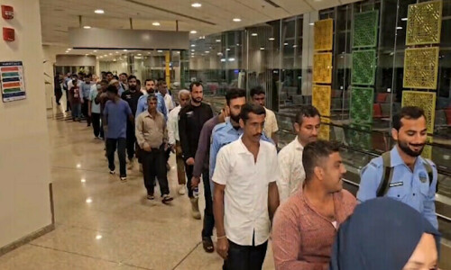56 Pakistani prisoners return from Sri Lanka