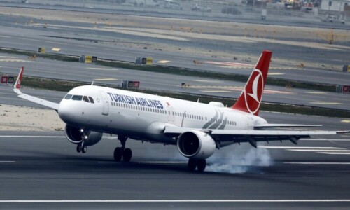 Turkish Airlines pilot dies mid-flight, forcing emergency landing Turkish Airlines pilot dies mid-flight, forcing emergency landing