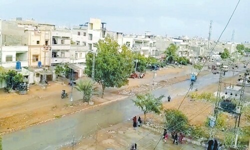 Karachi sizzles at 40°C, suburbs receive light rain Karachi sizzles at 40°C, suburbs receive light rain