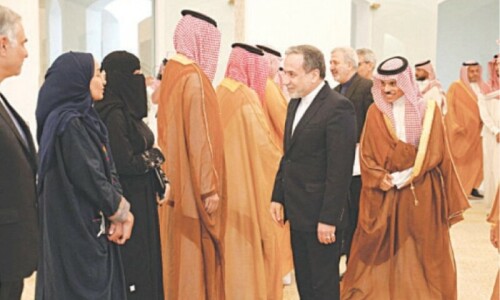 MBS, Iran&rsquo;s foreign minister discuss Lebanon, Gaza ceasefire