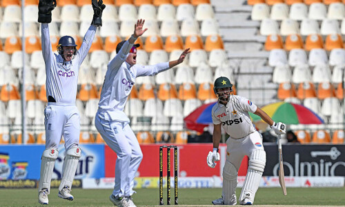 Leach leads England’s rout of Pakistan in first Test in Multan Leach leads England’s rout of Pakistan in first Test in Multan