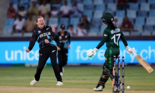 New Zealand thrash Pakistan to reach Women’s T20 World Cup semis New Zealand thrash Pakistan to reach Women’s T20 World Cup semis