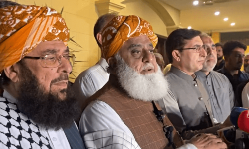 Despite govt cajoling, Fazl still singing a different tune Despite govt cajoling, Fazl still singing a different tune