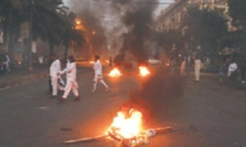 Seven cops injured, 15 activists held as TLP Karachi rally turns violent Seven cops injured, 15 activists held as TLP Karachi rally turns violent