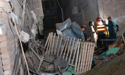 3 dead, 3 injured in Multan roof collapse caused by explosion of firework material 3 dead, 3 injured in Multan roof collapse caused by explosion of firework material