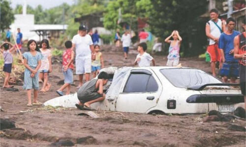 14 killed as storm batters Philippines 14 killed as storm batters Philippines
