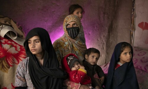 Paris exhibition spotlights Afghan women who ‘lost hope’ Paris exhibition spotlights Afghan women who ‘lost hope’