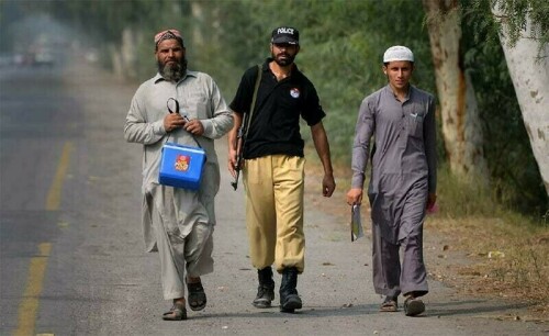 2 policemen guarding polio team shot dead in KP’s Orakzai 2 policemen guarding polio team shot dead in KP’s Orakzai