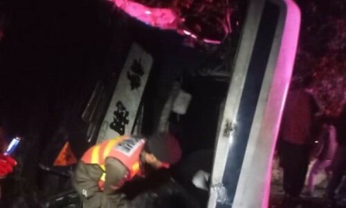 4 killed, 3 wounded as passenger bus overturns in Mansehra: Rescue 1122 4 killed, 3 wounded as passenger bus overturns in Mansehra: Rescue 1122