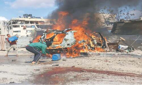 Israeli air strikes kill 37 in Gaza