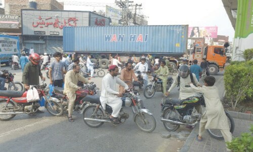 Containers on roads a nuisance for Islamabad residents Containers on roads a nuisance for Islamabad residents