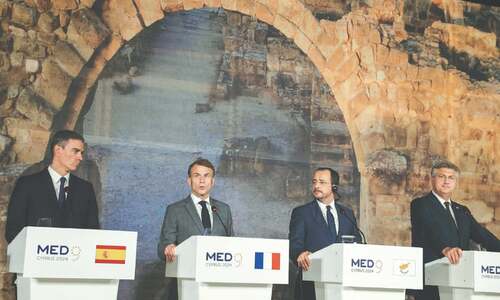 Spanish PM calls for halt to arms for Israel