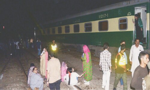 Two bogies of Karachi Express derail near Hyderabad station