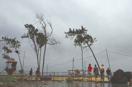 More than one million Indians flee as cyclone approaches