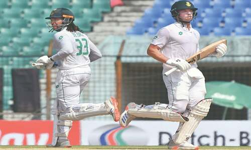 De Zorzi, Stubbs tons steer South Africa to 307-2 against Bangladesh