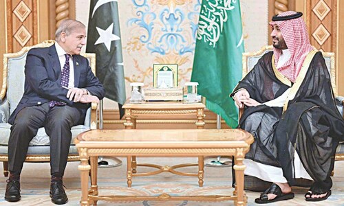 Riyadh central to Pakistan&rsquo;s economy, PM tells MBS