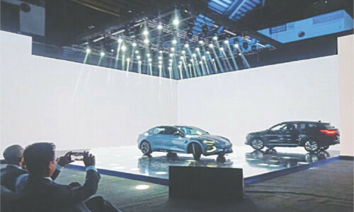 New wave of electric cars &lsquo;targets elite&rsquo;