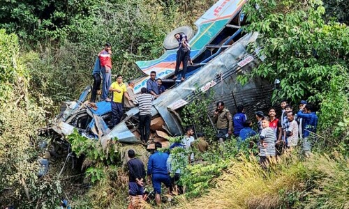 36 dead in bus crash in Indian Himalayas