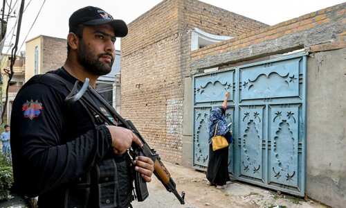Pakistan anti-polio drive struggles against militants, mistrust