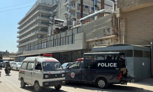 Two Chinese nationals injured in Karachi shooting