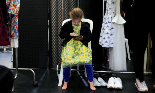 Australia moves to ban children under 16 from social media