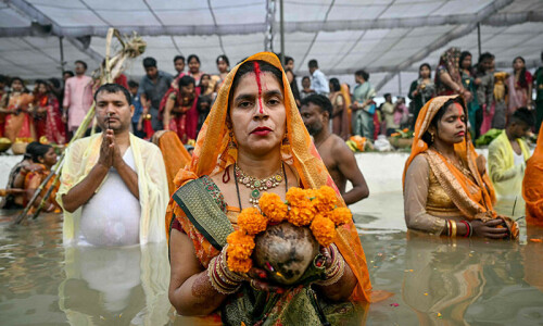India&rsquo;s Hindus bathe in holy river defiled by pollution