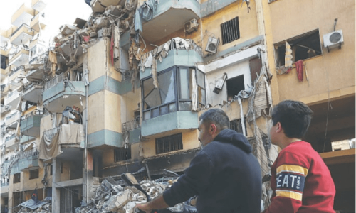 Israeli strikes on Lebanon kill 40, wound five peacekeepers