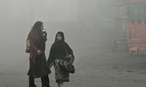 Pakistan’s record smog triggers anguish and anxiety among Punjab residents Pakistan’s record smog triggers anguish and anxiety among Punjab residents