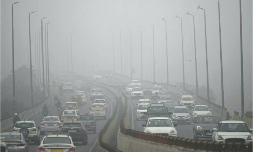 Toxic smog surges past 50 times WHO limit in New Delhi Toxic smog surges past 50 times WHO limit in New Delhi