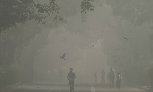 India&rsquo;s toxic smog hides Taj Mahal, delays flights