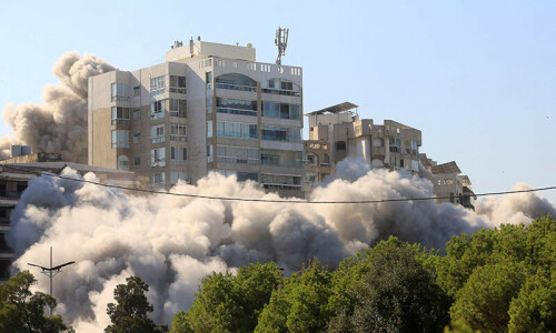 Israel hits suburb near Beirut&rsquo;s busiest traffic junction