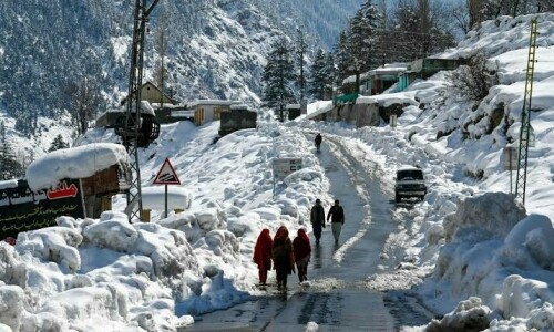 Heavy snowfall disrupts life in Gilgit-Baltistan Heavy snowfall disrupts life in Gilgit-Baltistan