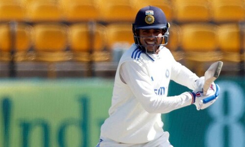 Another blow for India as Gill suffers thumb injury Another blow for India as Gill suffers thumb injury