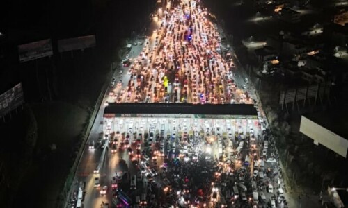 PTI protesters cross Islamabad Toll Plaza; Naqvi vows to not spare those behind cop&rsquo;s death