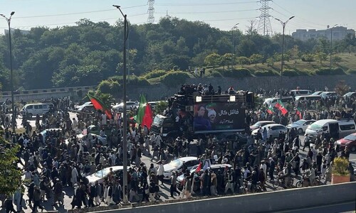 What has caused clashes between police and PTI supporters in Islamabad?