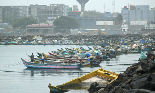 4 children drown in Sri Lanka as storm heads to India 4 children drown in Sri Lanka as storm heads to India
