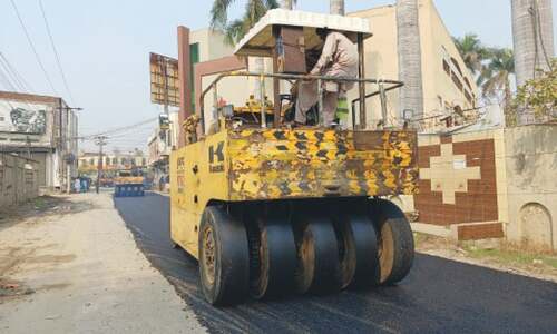 &lsquo;Counterproductive&rsquo; road carpeting  scheme launched in Gujrat
