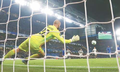 United end winless run as Spurs suffer first loss