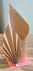 Wonder Craft: Paper petal vase